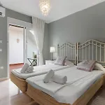 Апартаменты Sunny Flat With Pool By Costarentals - Ref 52
