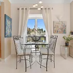 Апартаменты Sunny Flat With Pool By Costarentals - Ref 52 *