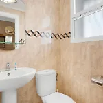 Апартаменты Sunny Flat With Pool By Costarentals - Ref 52 *