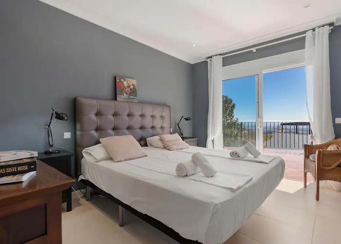 Sunny Flat With Pool By Costarentals - Ref 52